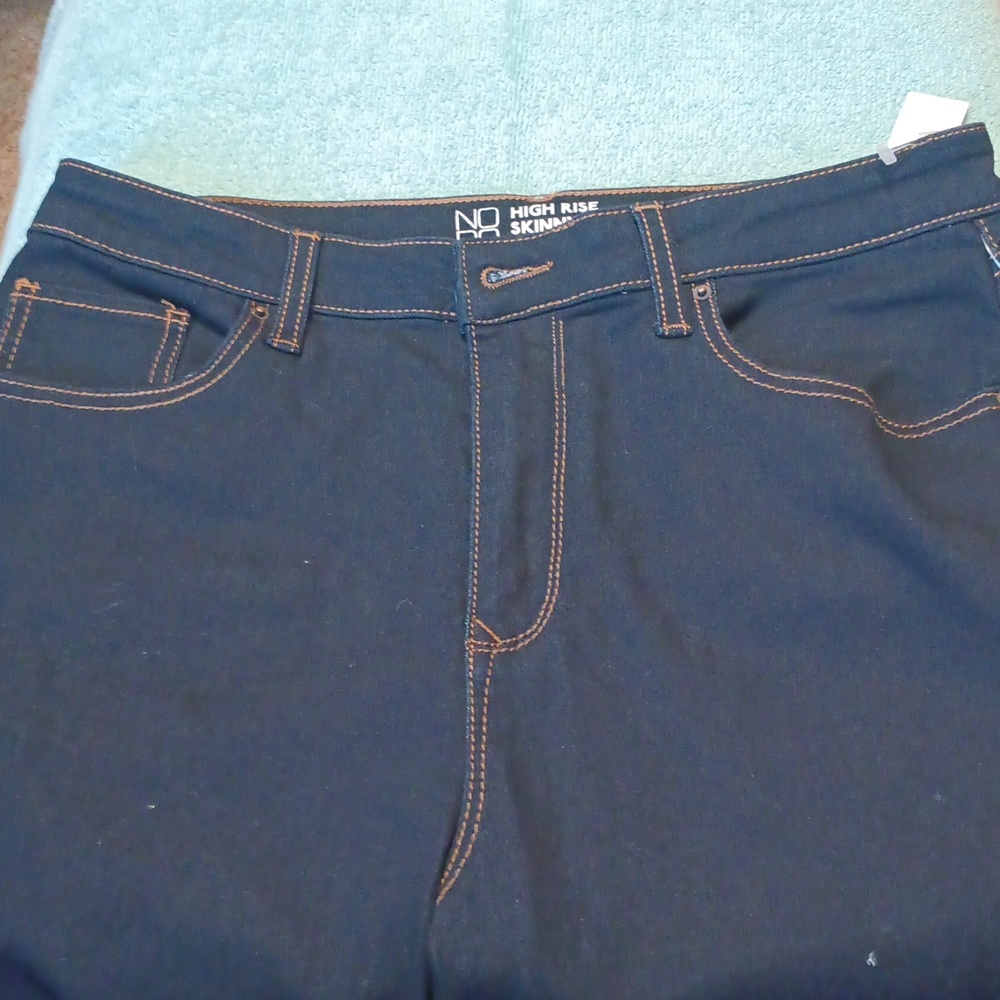 No boundaries  size 13